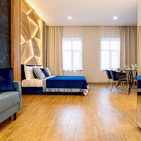Central Family Boutique Apartments 2 Lviv Extérieur photo