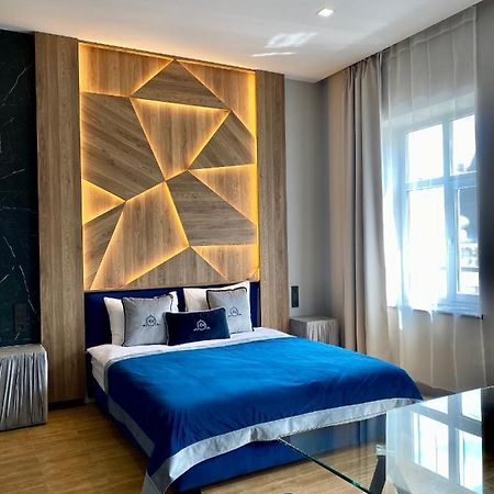 Central Family Boutique Apartments 2 Lviv Extérieur photo