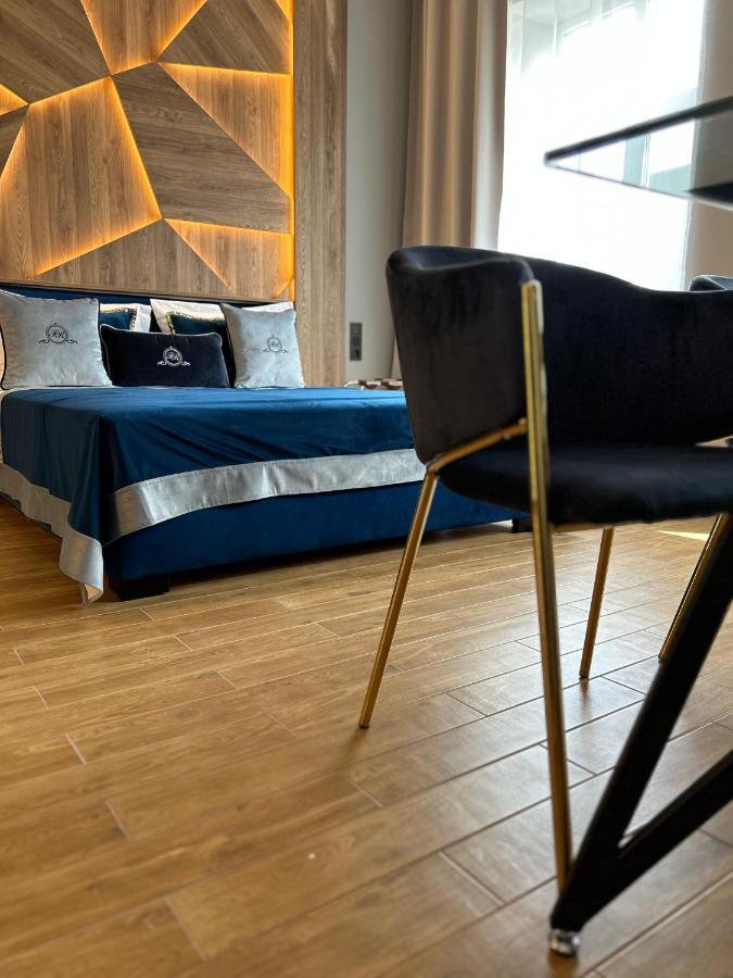 Central Family Boutique Apartments 2 Lviv Extérieur photo