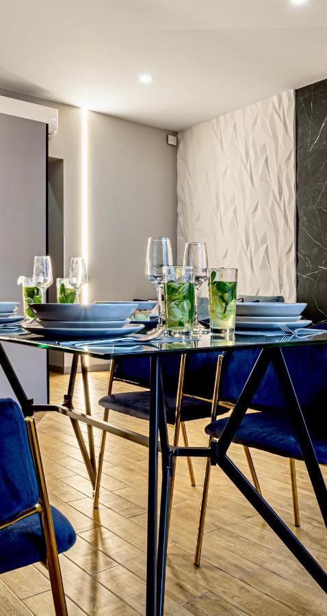 Central Family Boutique Apartments 2 Lviv Extérieur photo