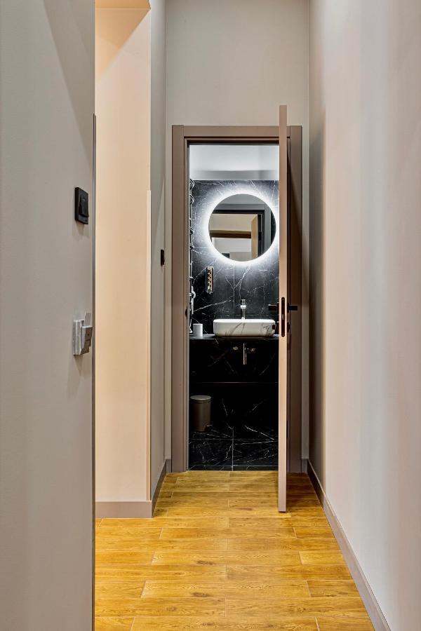 Central Family Boutique Apartments 2 Lviv Extérieur photo