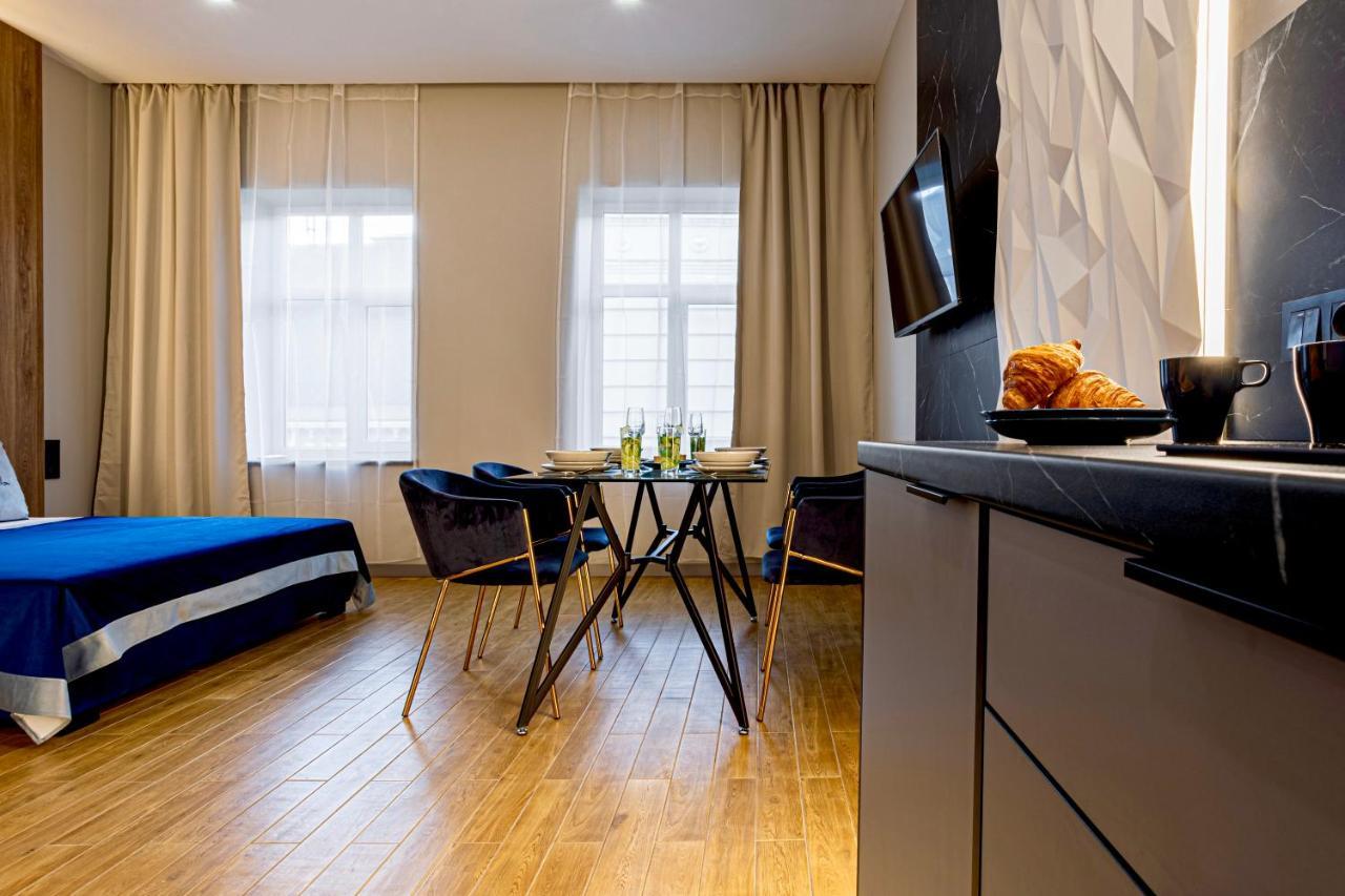 Central Family Boutique Apartments 2 Lviv Extérieur photo