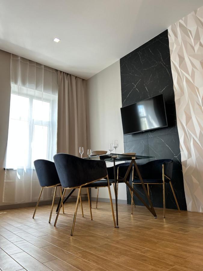 Central Family Boutique Apartments 2 Lviv Extérieur photo