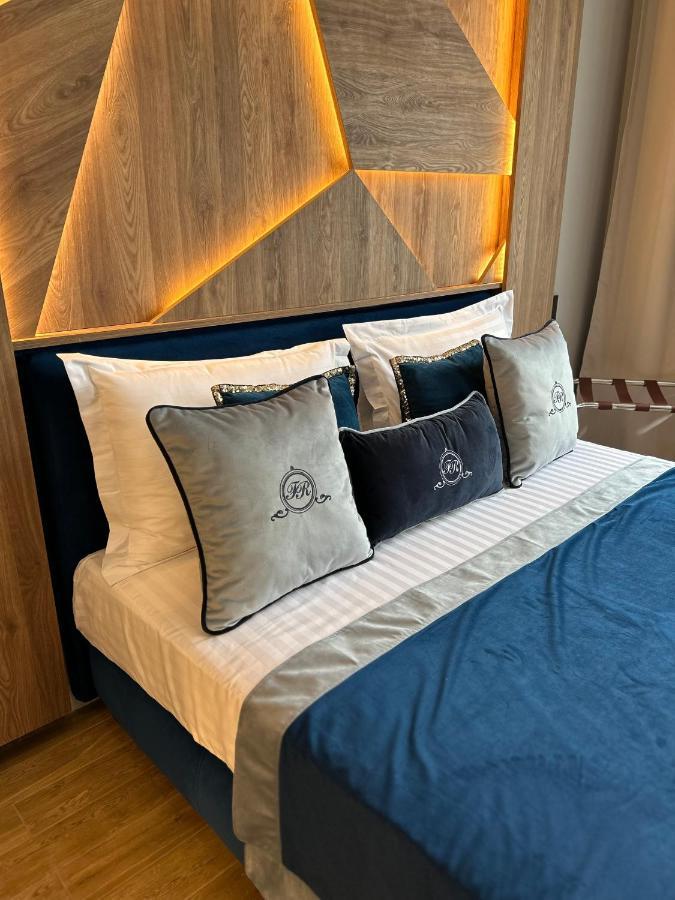 Central Family Boutique Apartments 2 Lviv Extérieur photo