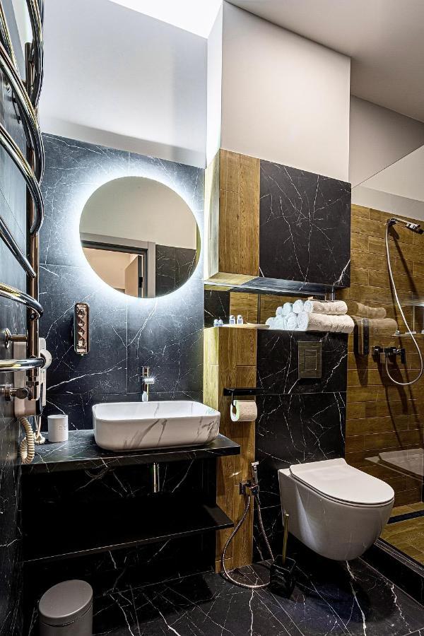 Central Family Boutique Apartments 2 Lviv Extérieur photo